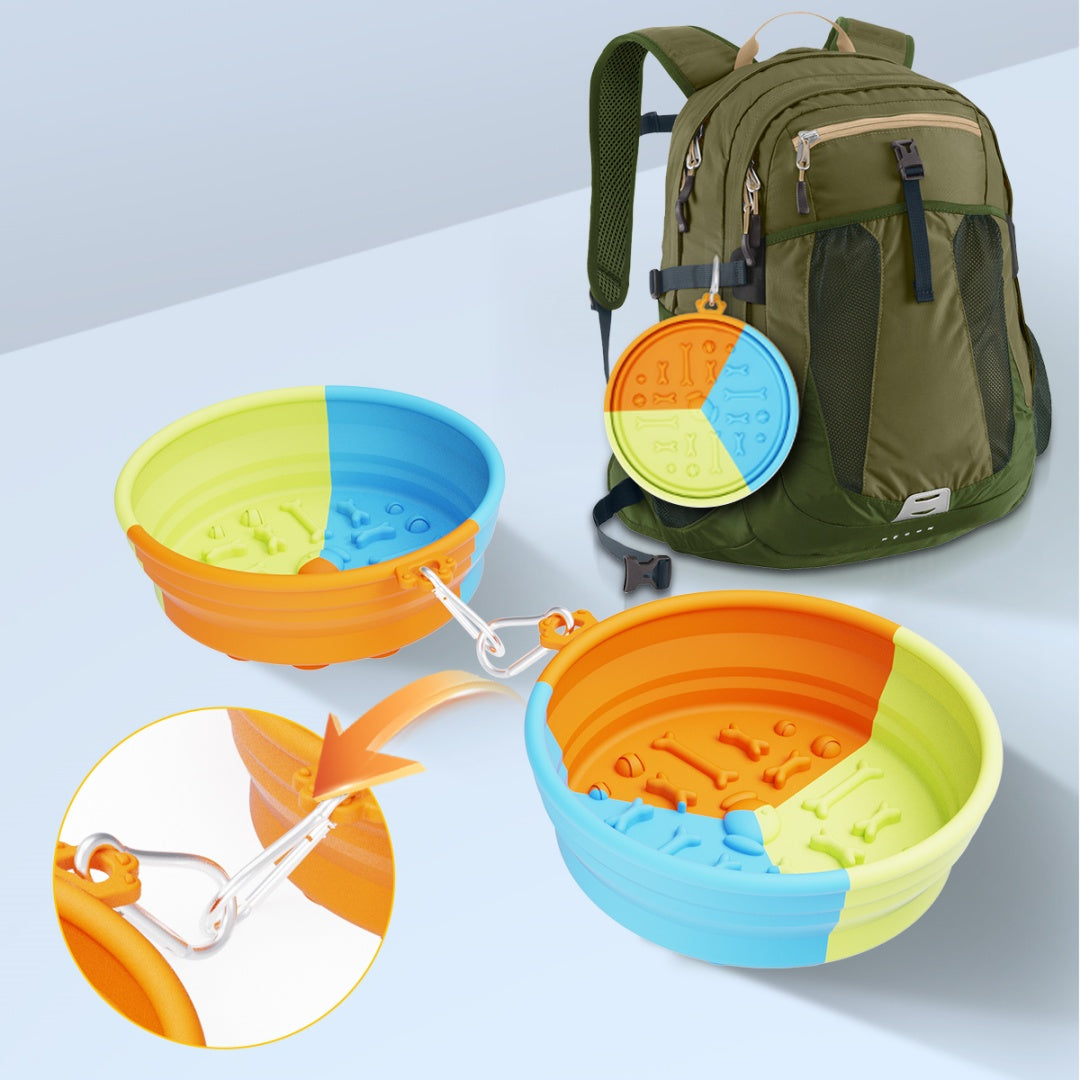 Brighty Fold&Go – Two tricolor collapsible dog bowls with carabiner clips, one attached to a hiking backpack