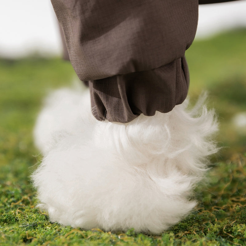 Hipipet Mini TrailGuard – Close-up of leg opening on waterproof dog coat showing flexible fit and fabric texture