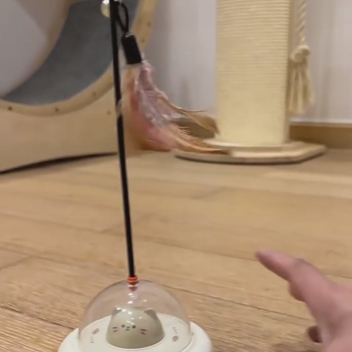 Brighty OrbitPlay – Rechargeable feather and laser mobile toy